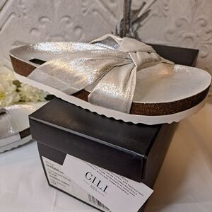 G.I.L.I. Comfort Pearlia Shimmer Slip On Sandal Comfy Core Sliver Metallic 7 NWT